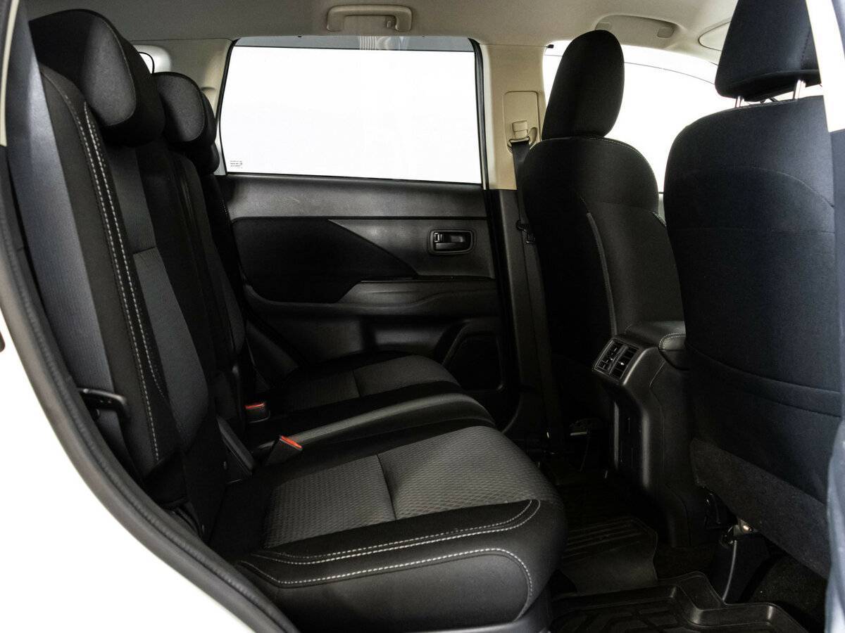 Б/У Митсубиши Оутлэндер 2019 года. Фото: #15