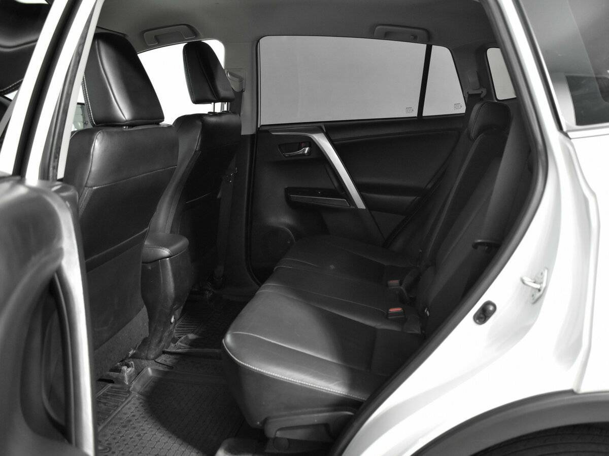 Toyota RAV4 2018 года с пробегом. Фото: #10