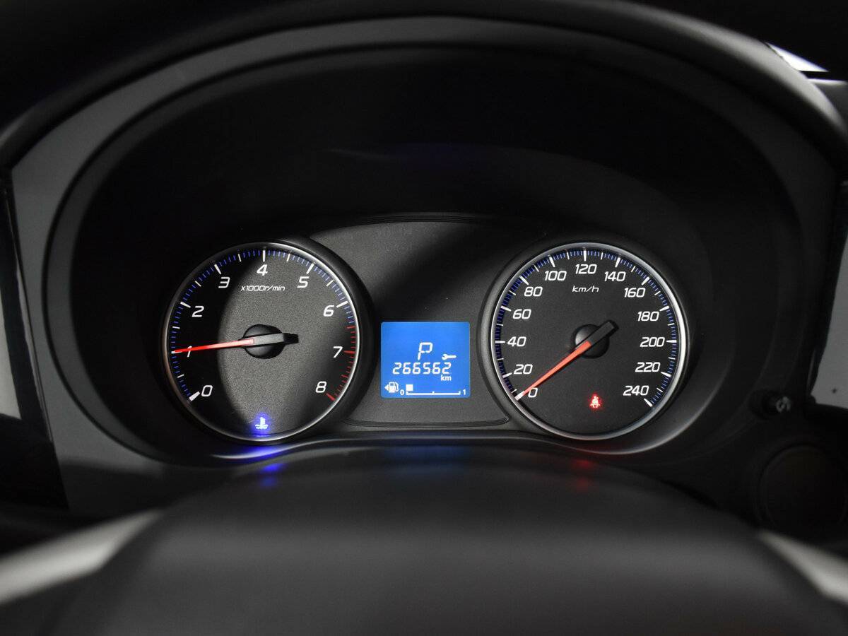 Б/У Митсубиши Оутлэндер 2015 года. Фото: #12