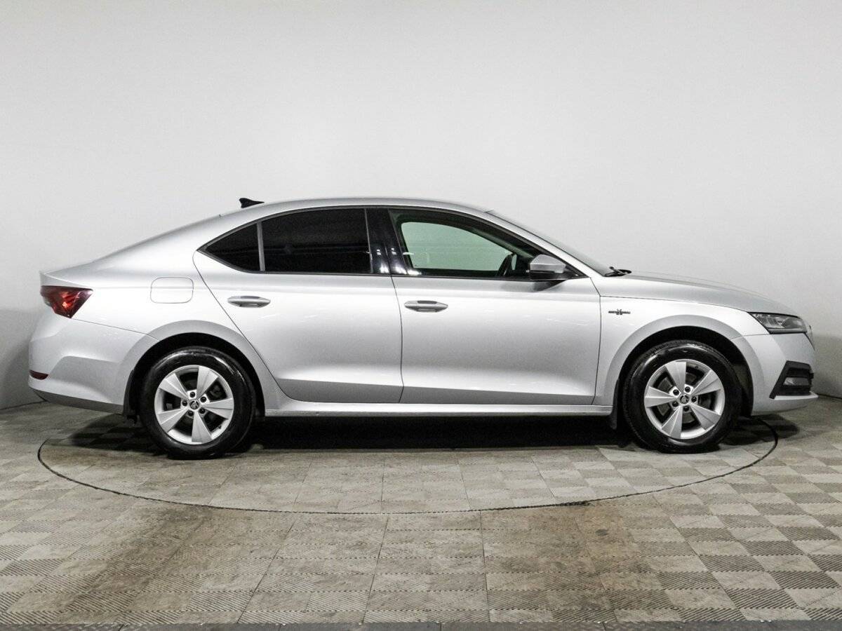 Б/У Шкода Октавия 2021 года. Фото: #3