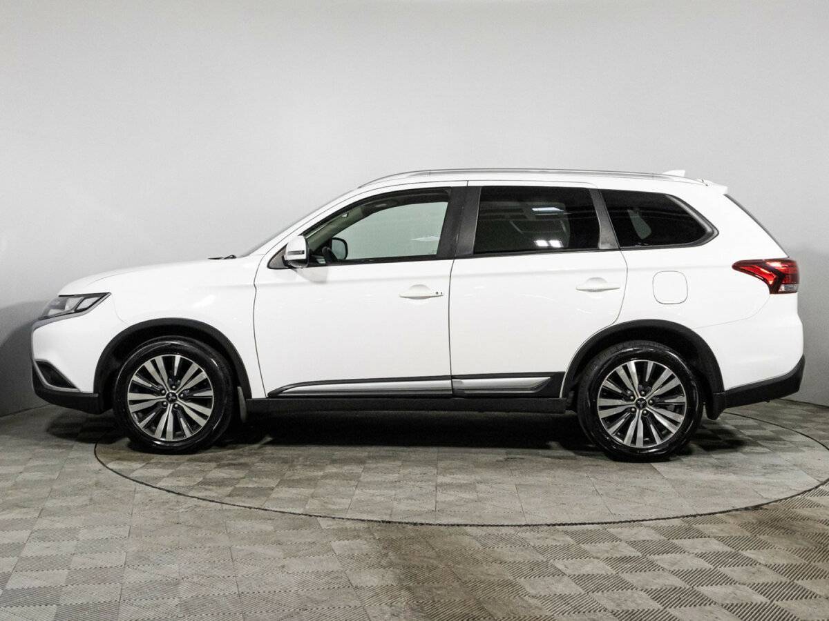 Б/У Митсубиши Оутлэндер 2020 года. Фото: #7