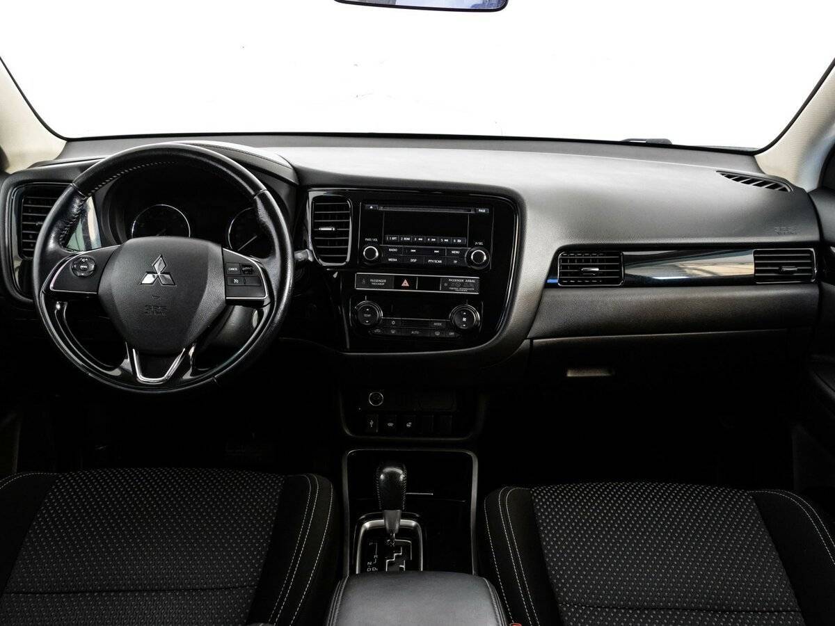 Б/У Митсубиши Оутлэндер 2020 года. Фото: #9