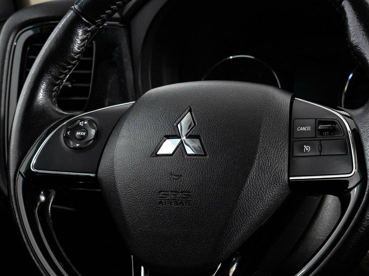 Б/У Митсубиши Оутлэндер 2020 года. Фото: #10