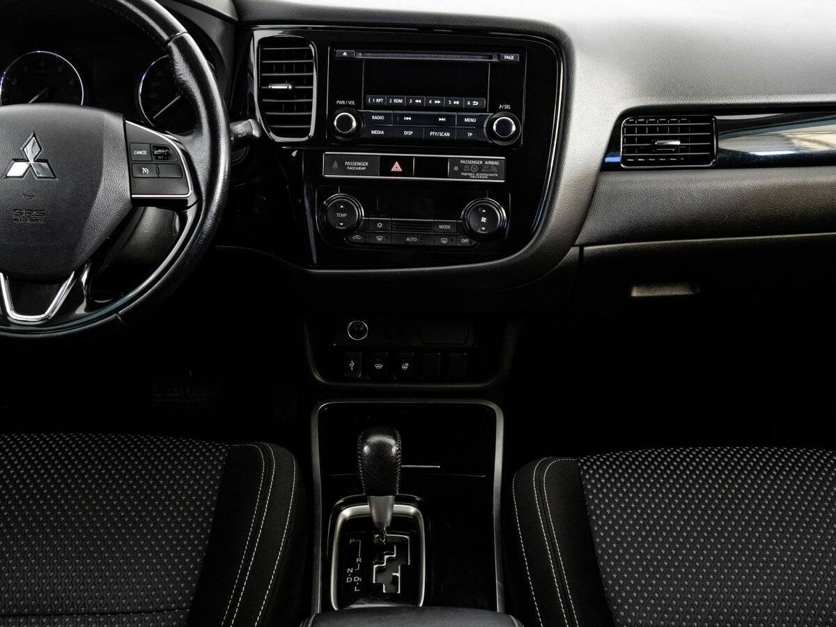 Б/У Митсубиши Оутлэндер 2020 года. Фото: #12