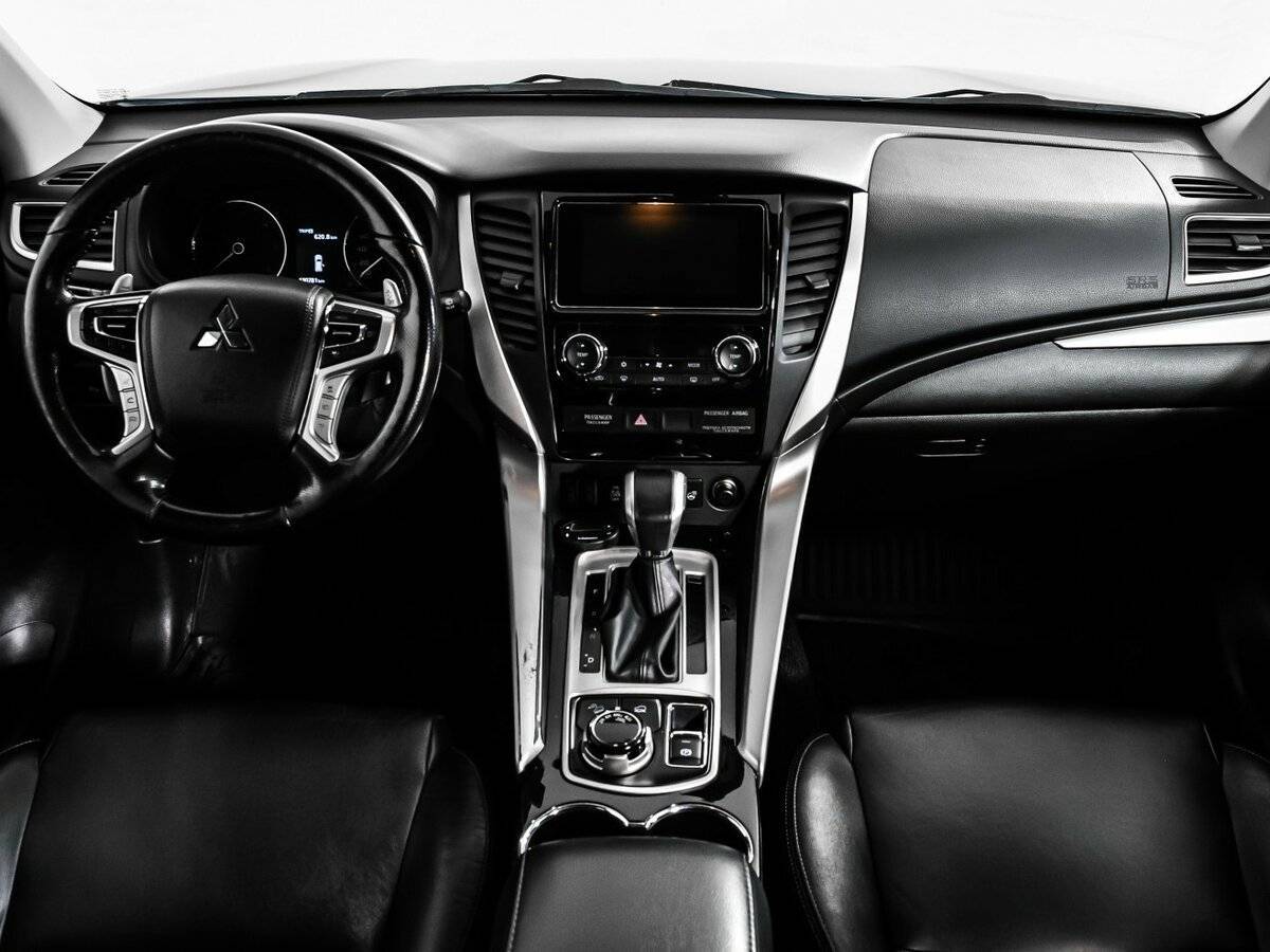 Mitsubishi Pajero Sport 2017 года с пробегом. Фото: #10