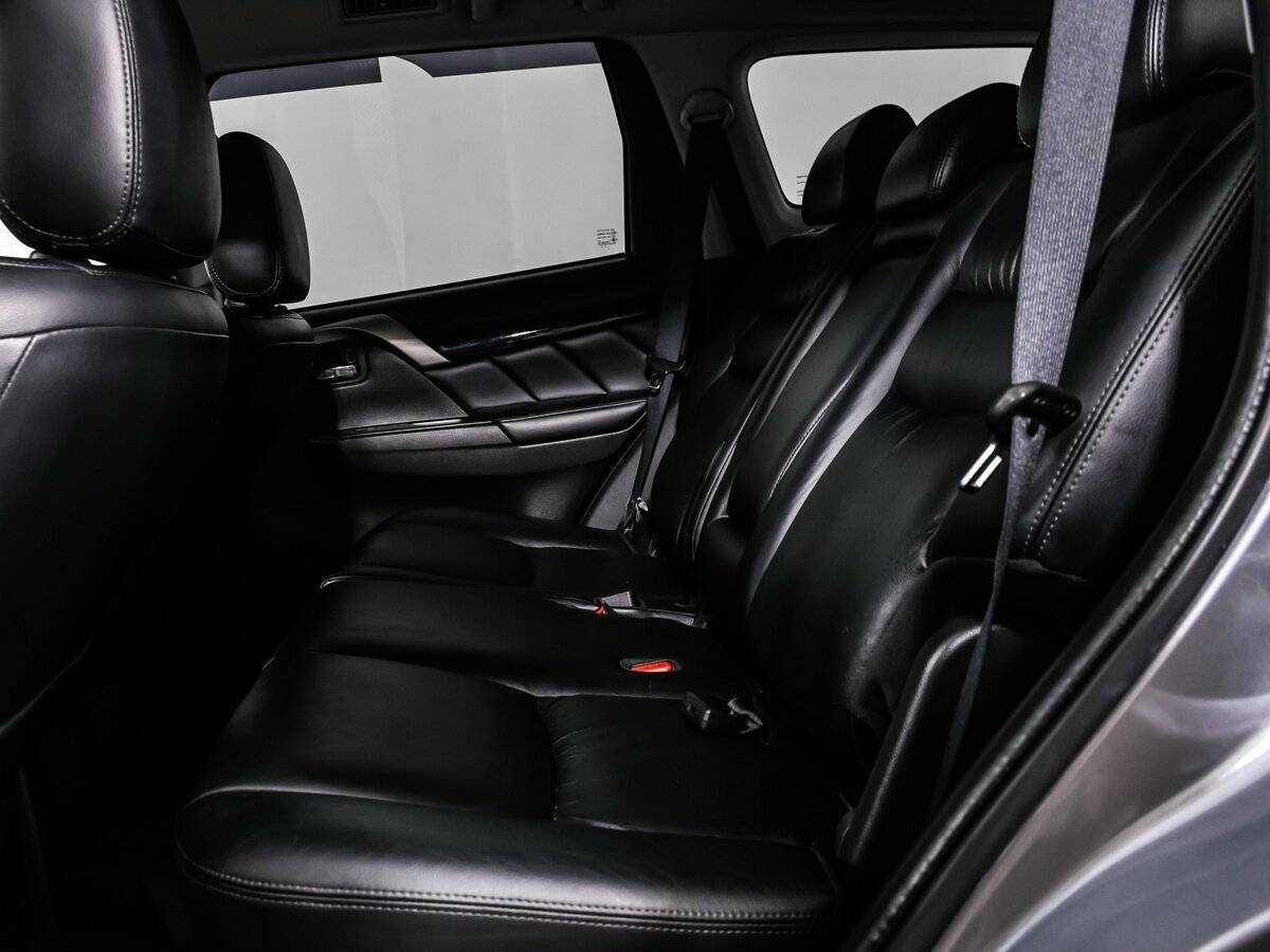 Mitsubishi Pajero Sport 2017 года с пробегом. Фото: #12