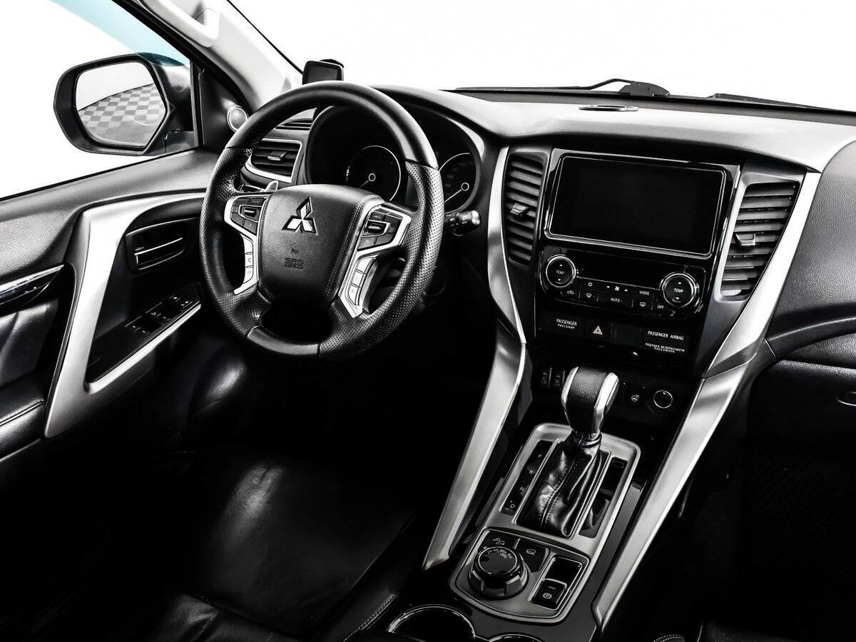 Mitsubishi Pajero Sport 2017 года с пробегом. Фото: #8