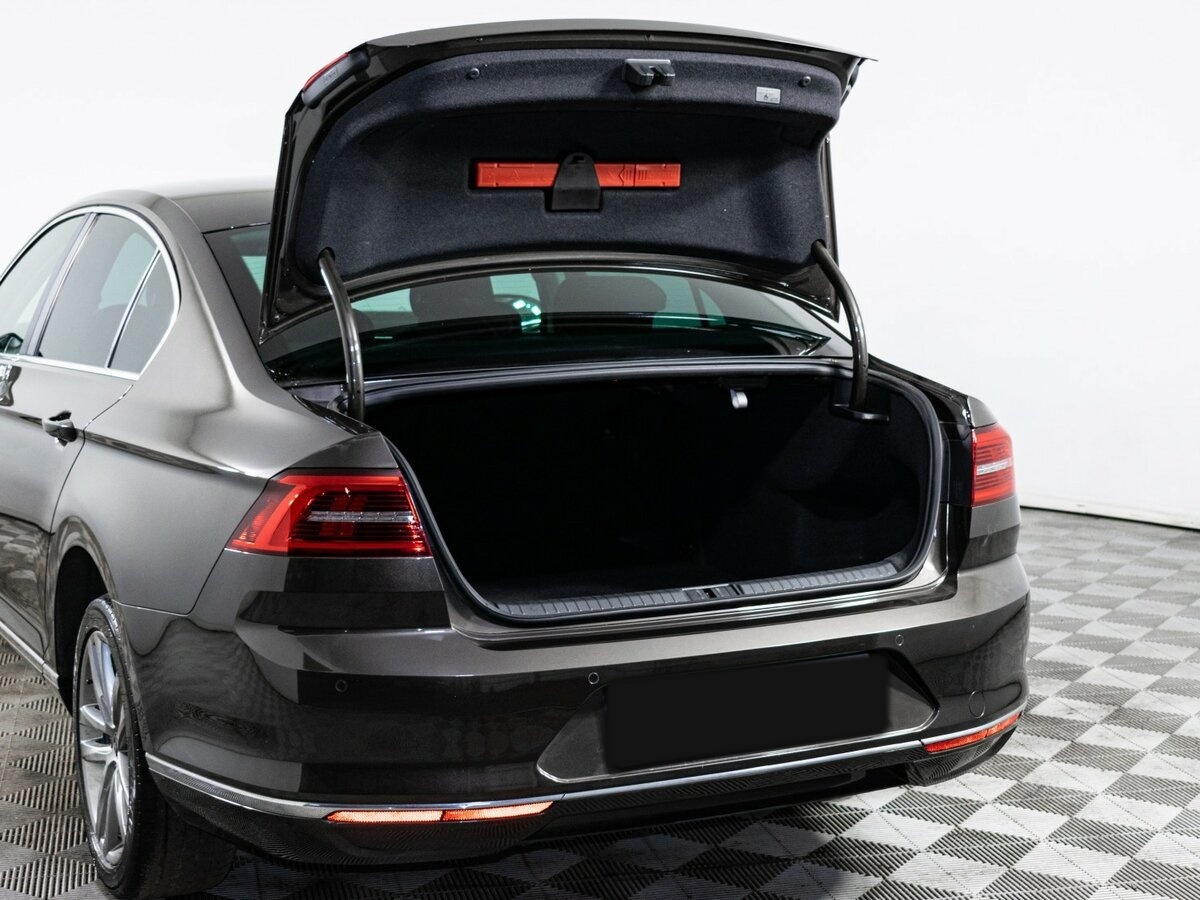 Б/У Фольксваген Пассат 2017 года. Фото: #5