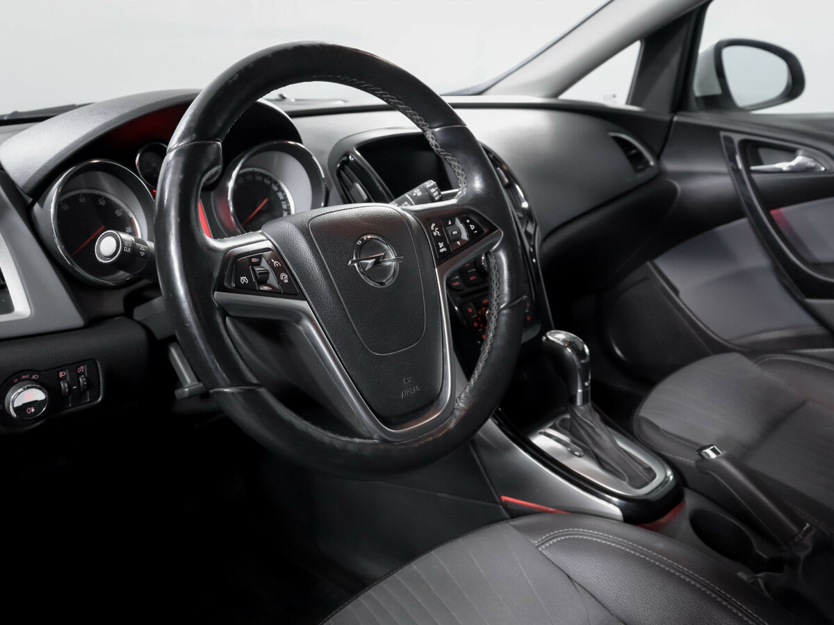 Б/У Опель Астра 2014 года. Фото: #11