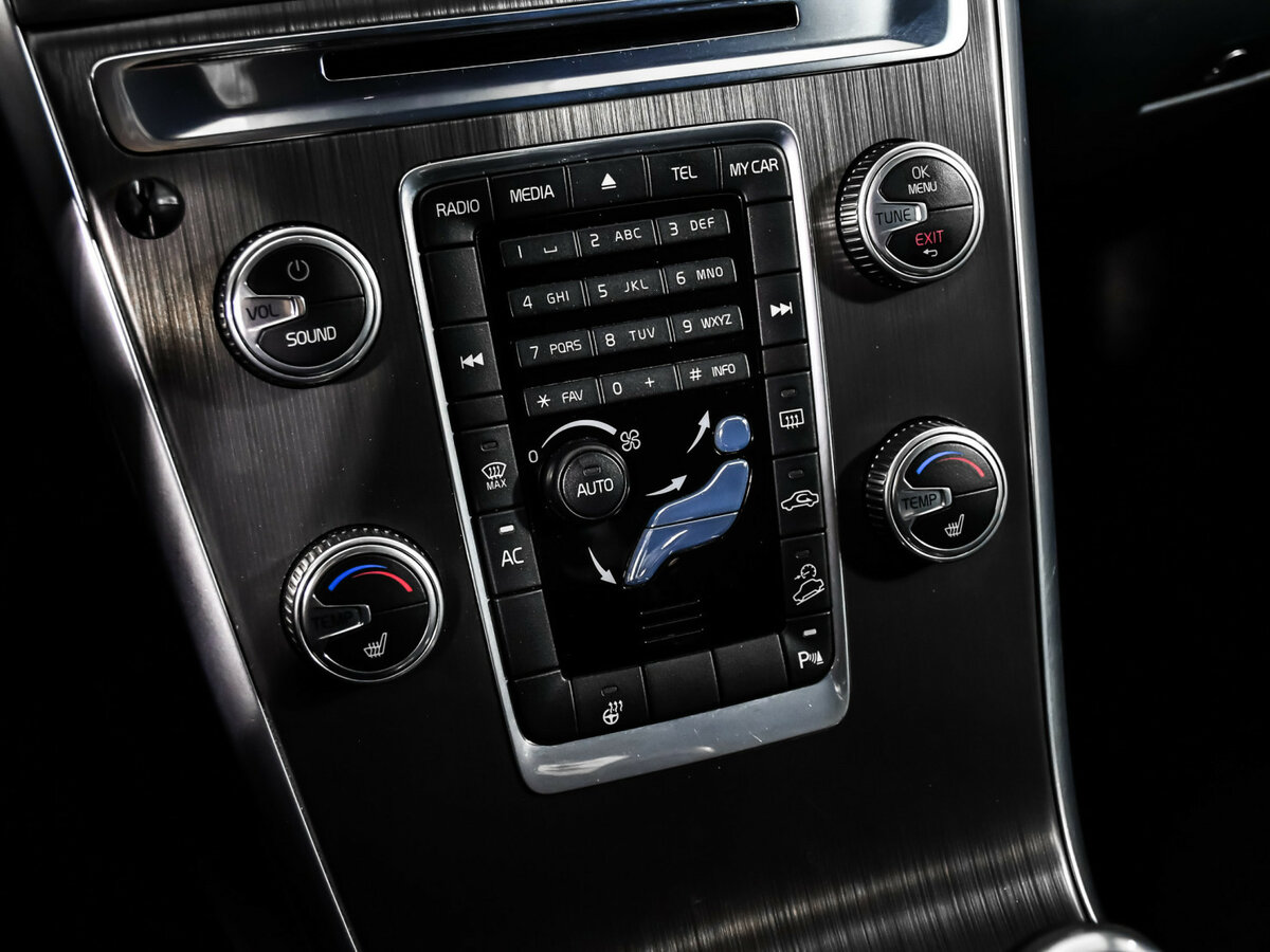 Б/У Вольво ИксЦ60 2015 года. Фото: #15