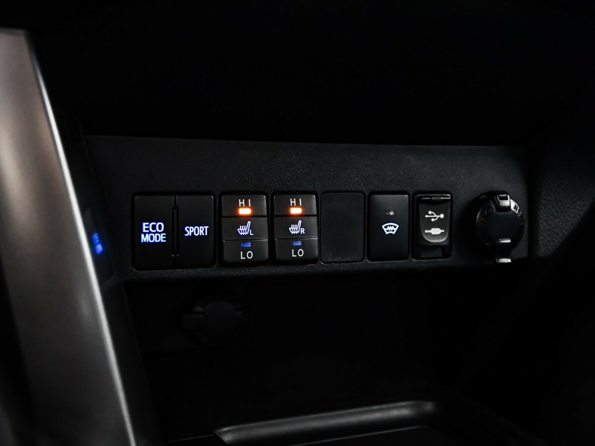 Б/У Тойота Рав4 2016 года. Фото: #15