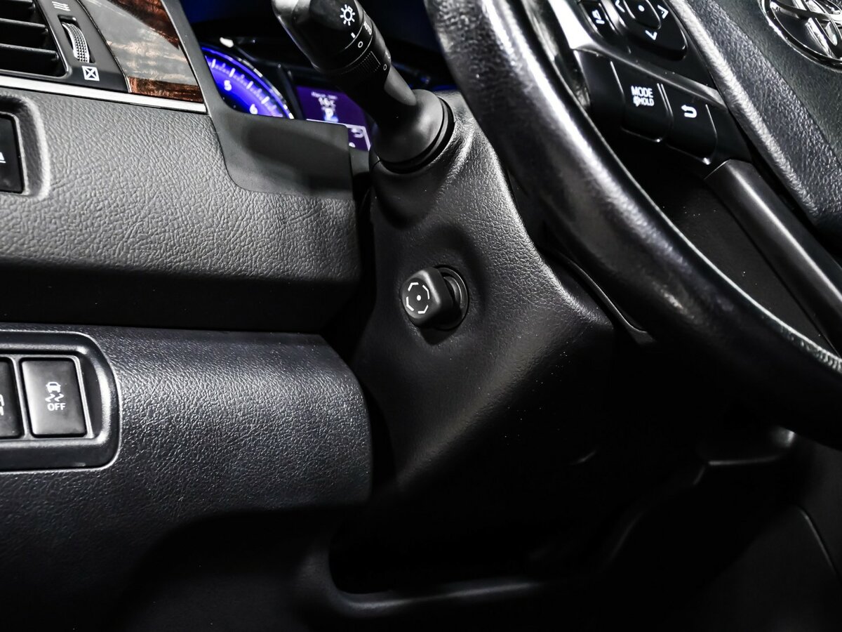 Б/У Тойота Камри 2016 года. Фото: #13