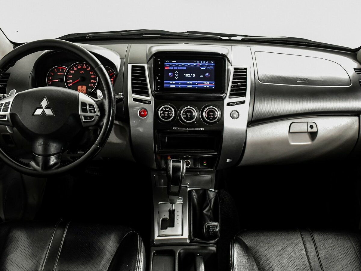 Б/У Митсубиши Паджеро Спорт 2013 года. Фото: #8