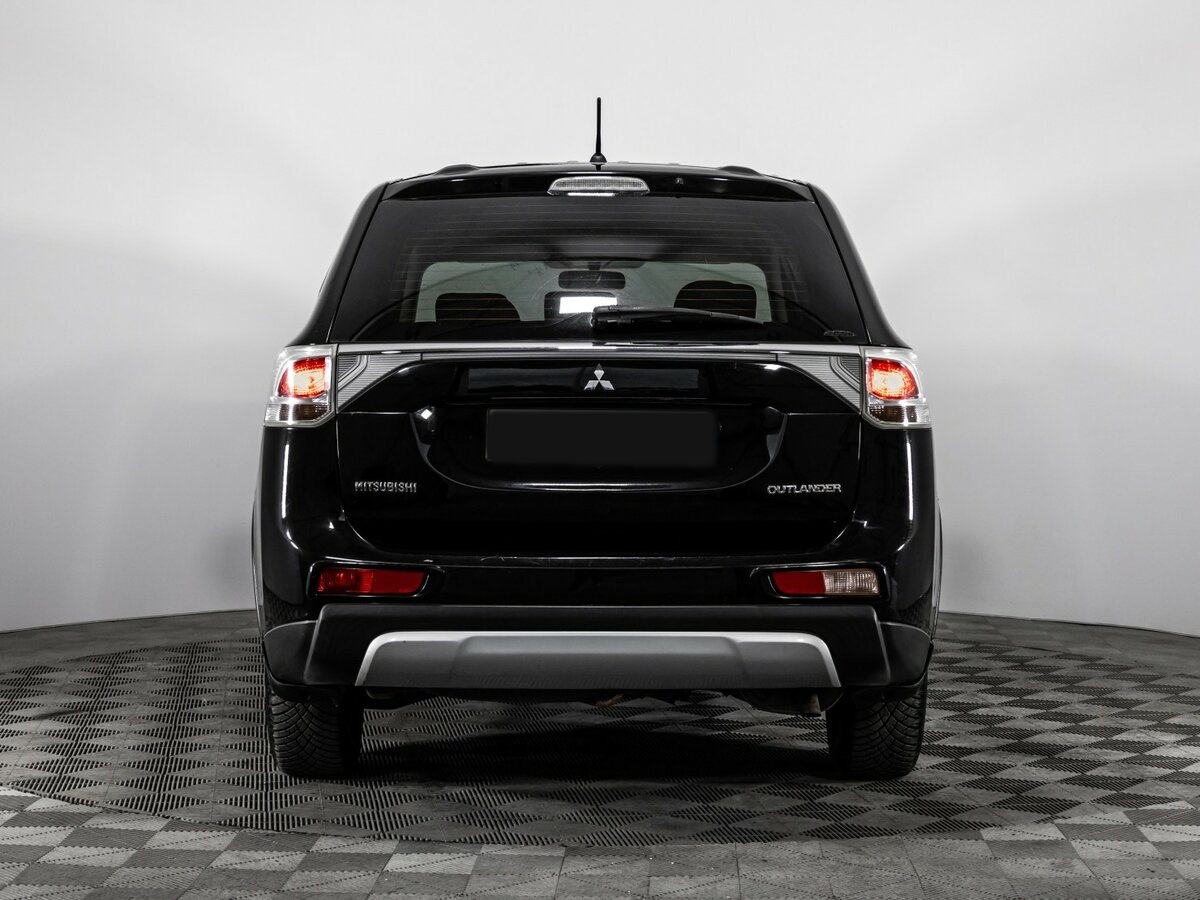 Б/У Митсубиши Оутлэндер 2014 года. Фото: #4