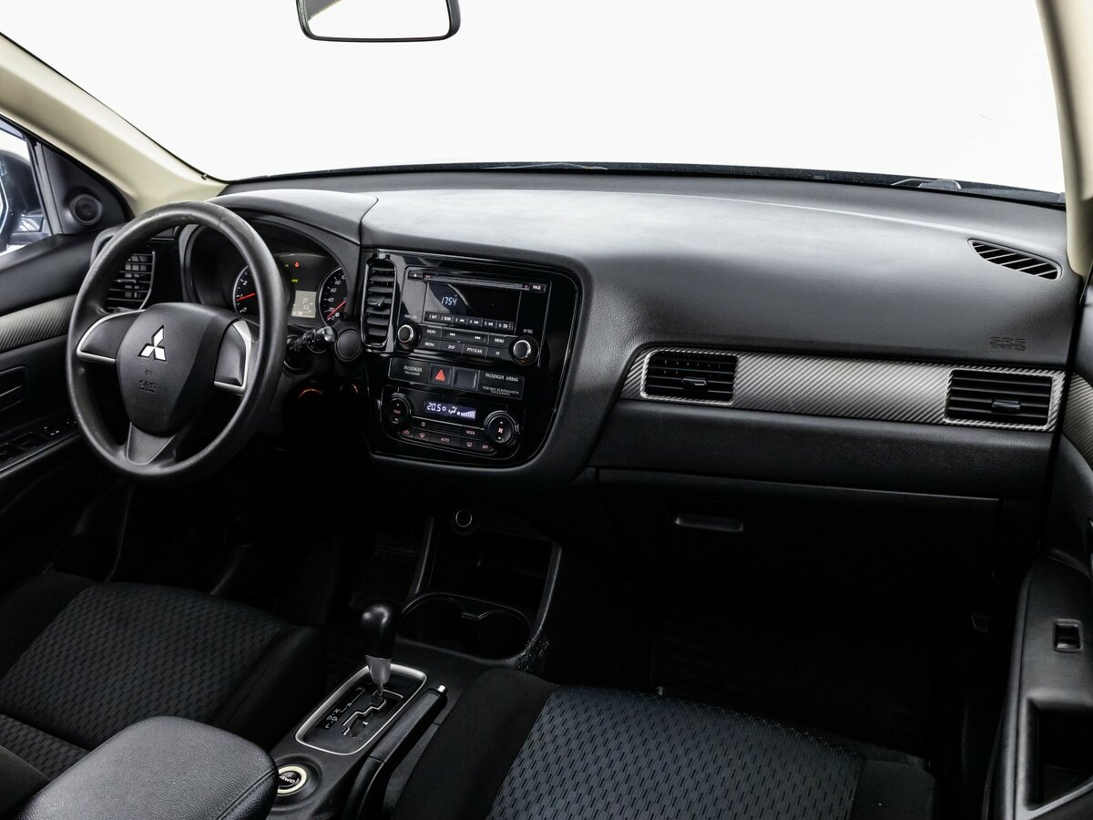 Б/У Митсубиши Оутлэндер 2014 года. Фото: #6