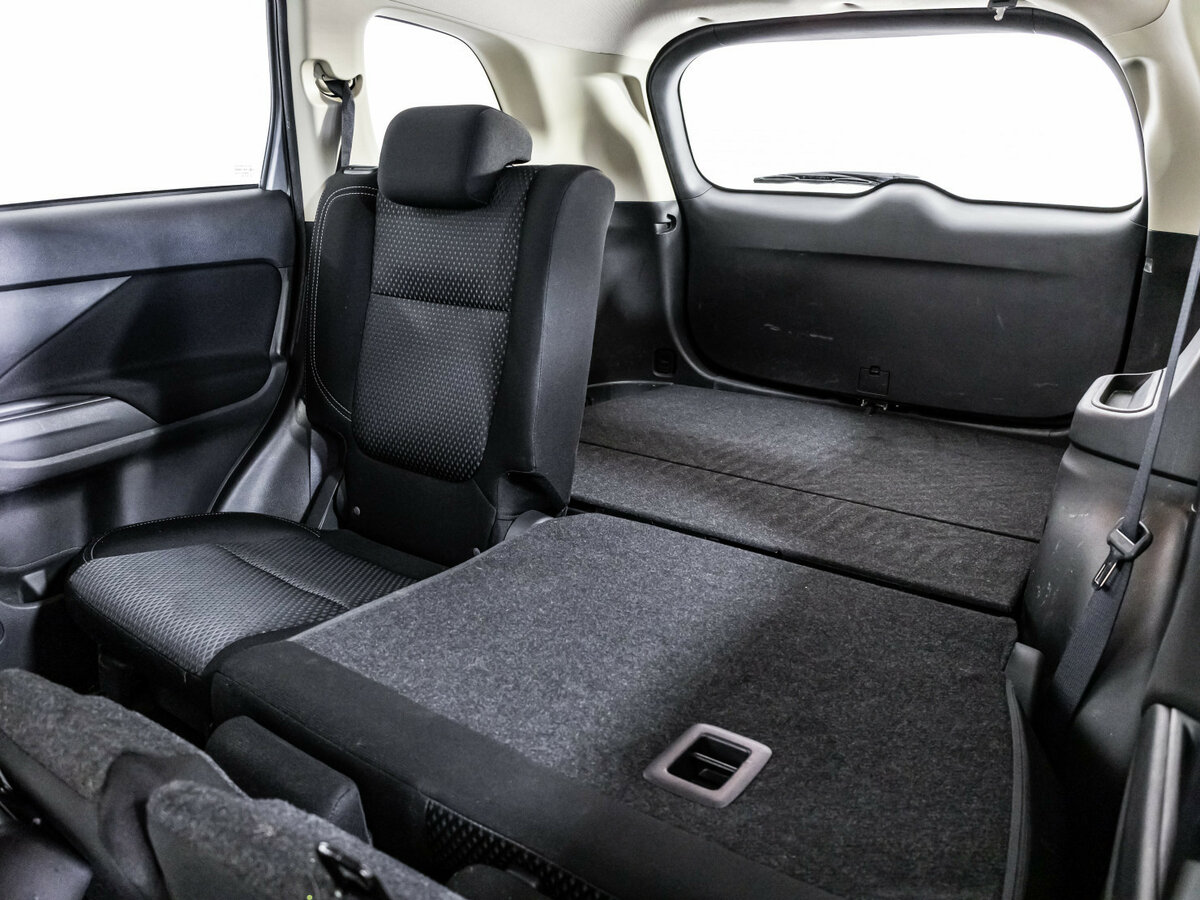 Б/У Митсубиши Оутлэндер 2019 года. Фото: #16