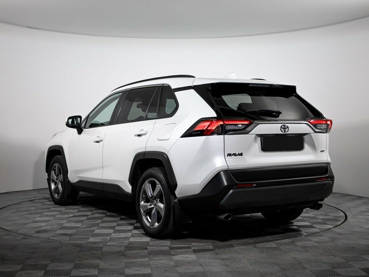 Toyota RAV4 2019 года с пробегом. Фото: #2