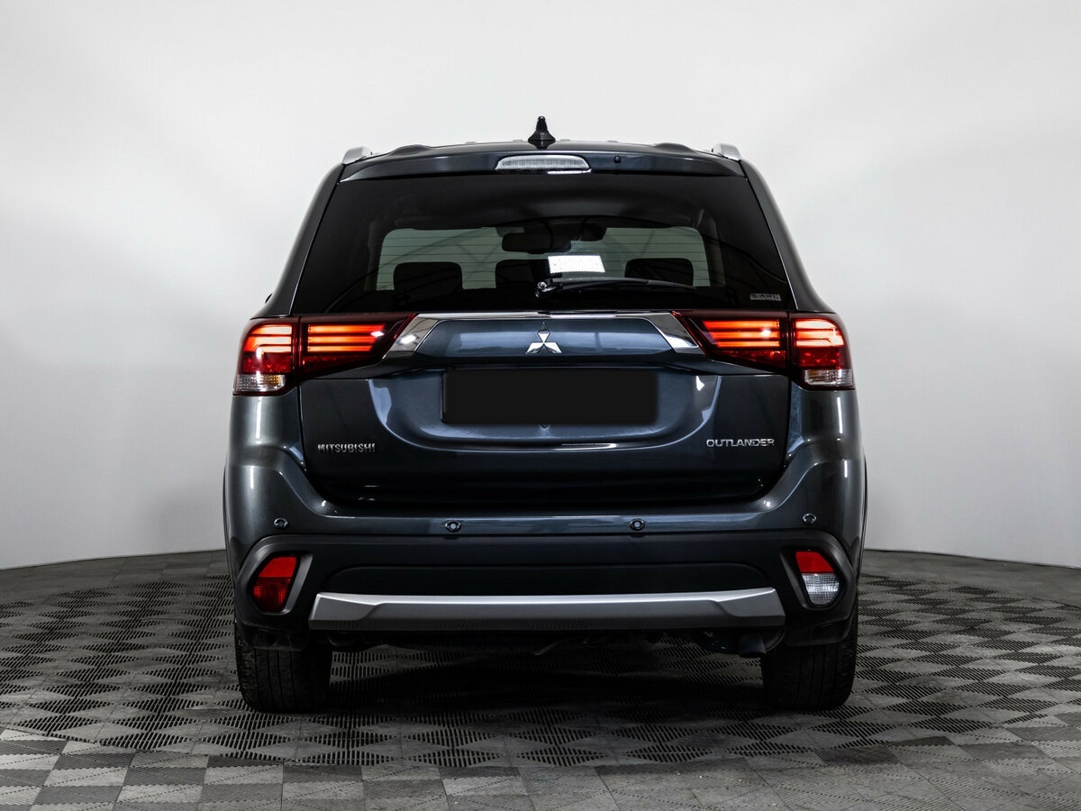 Б/У Митсубиши Оутлэндер 2018 года. Фото: #4