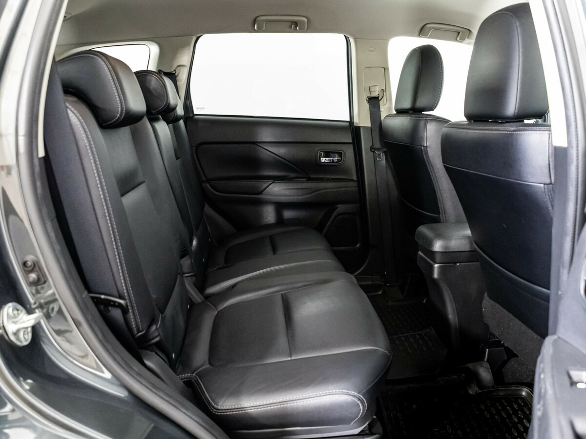 Б/У Митсубиши Оутлэндер 2018 года. Фото: #15