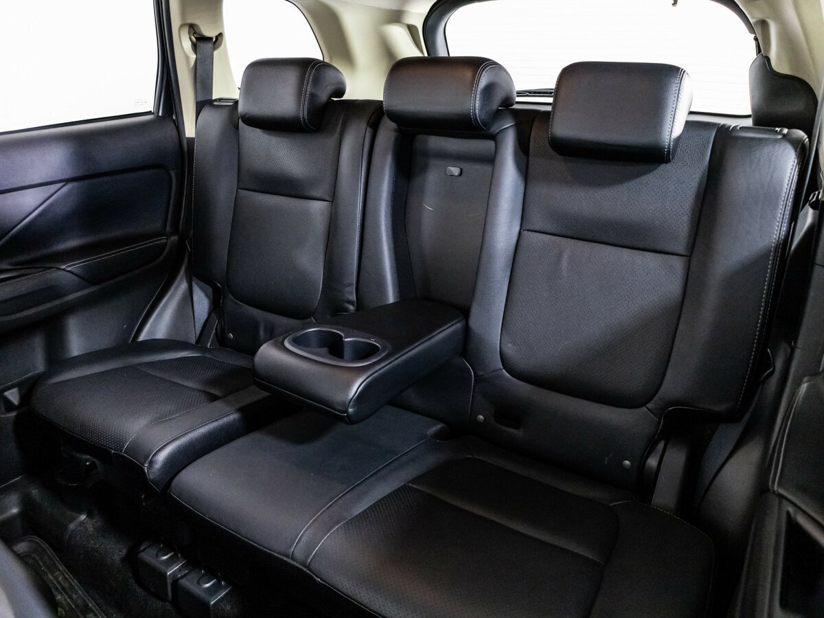 Б/У Митсубиши Оутлэндер 2018 года. Фото: #16