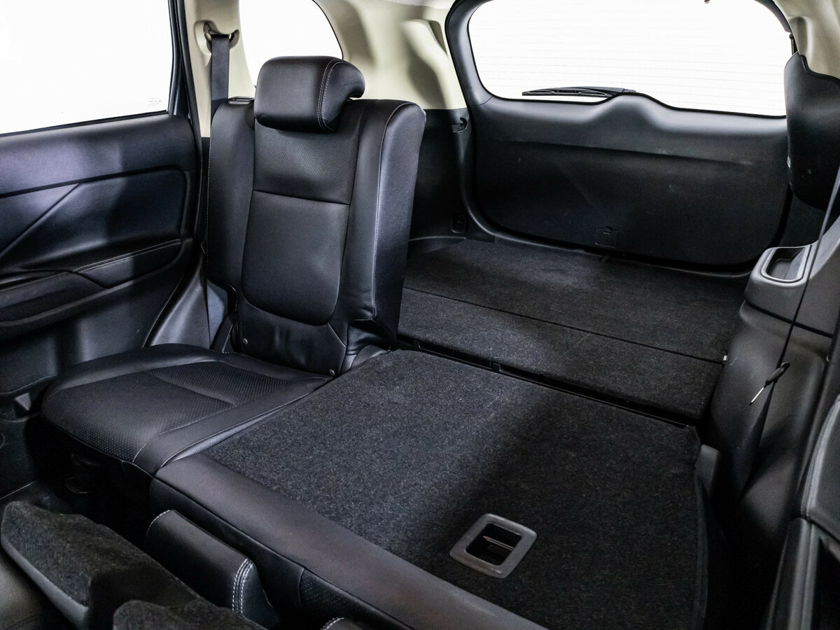 Б/У Митсубиши Оутлэндер 2018 года. Фото: #17