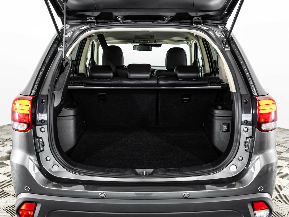 Б/У Митсубиши Оутлэндер 2018 года. Фото: #21