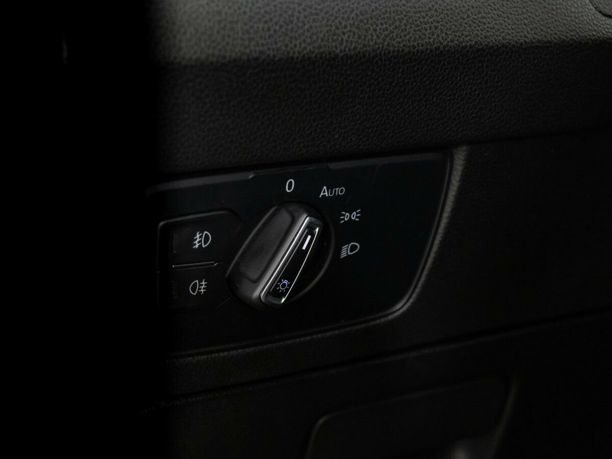 Б/У Фольксваген Пассат 2018 года. Фото: #13