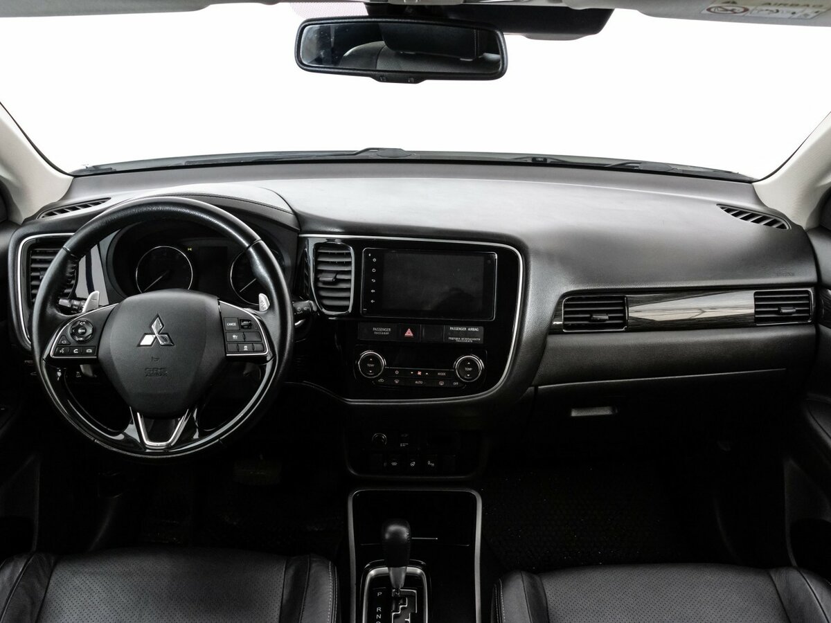 Б/У Митсубиши Оутлэндер 2017 года. Фото: #7