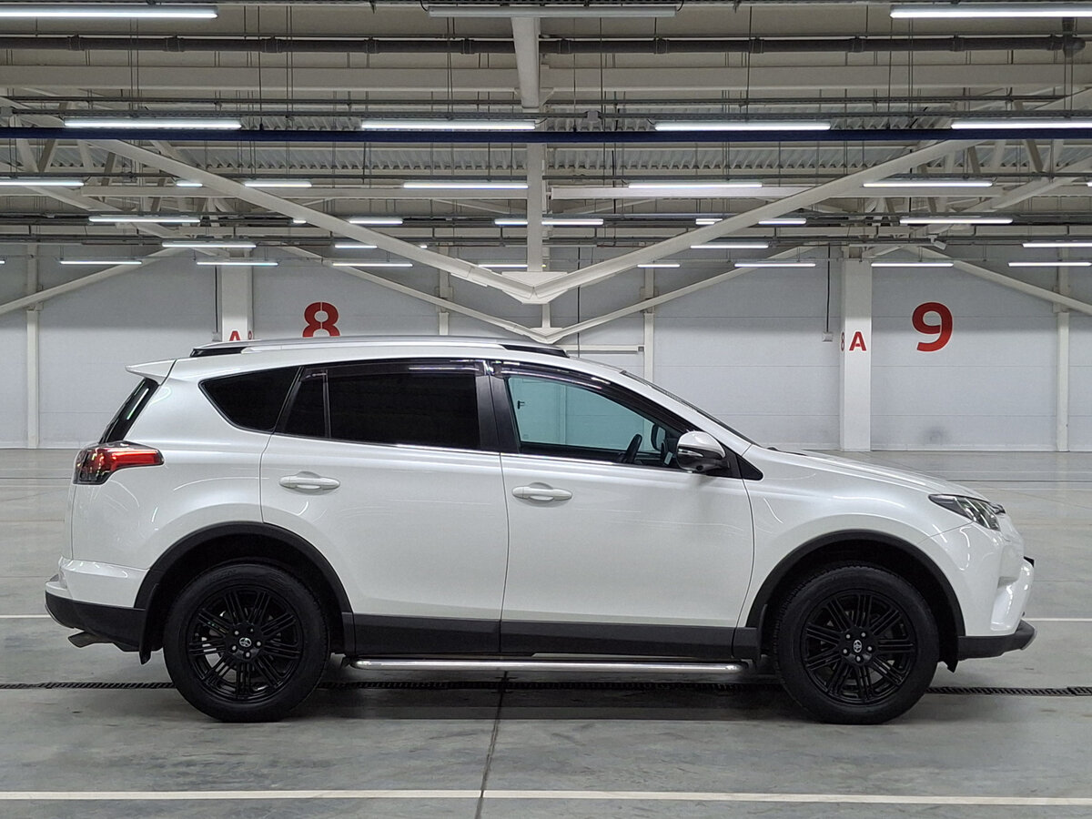 Toyota RAV4 2017 года с пробегом. Фото: #3