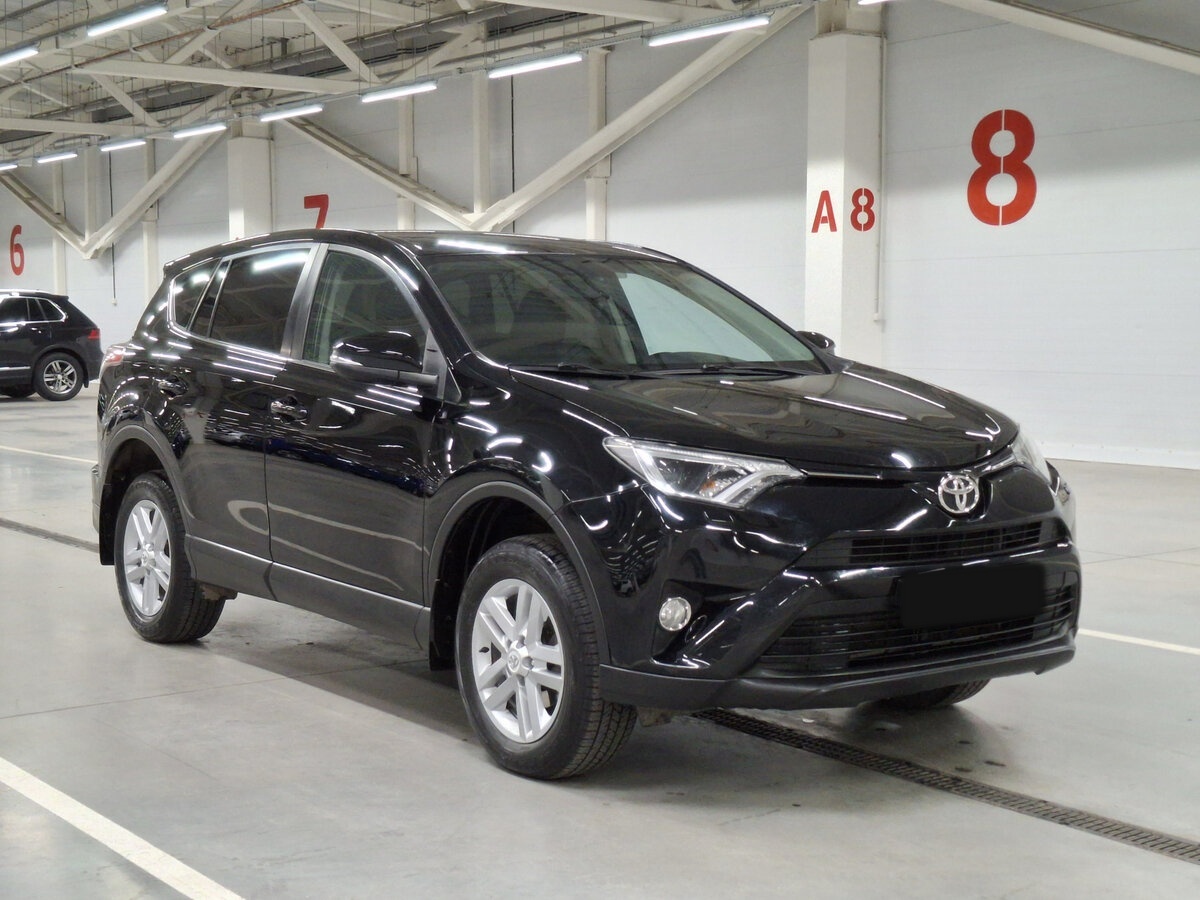Toyota RAV4 2019 года с пробегом. Фото: #2