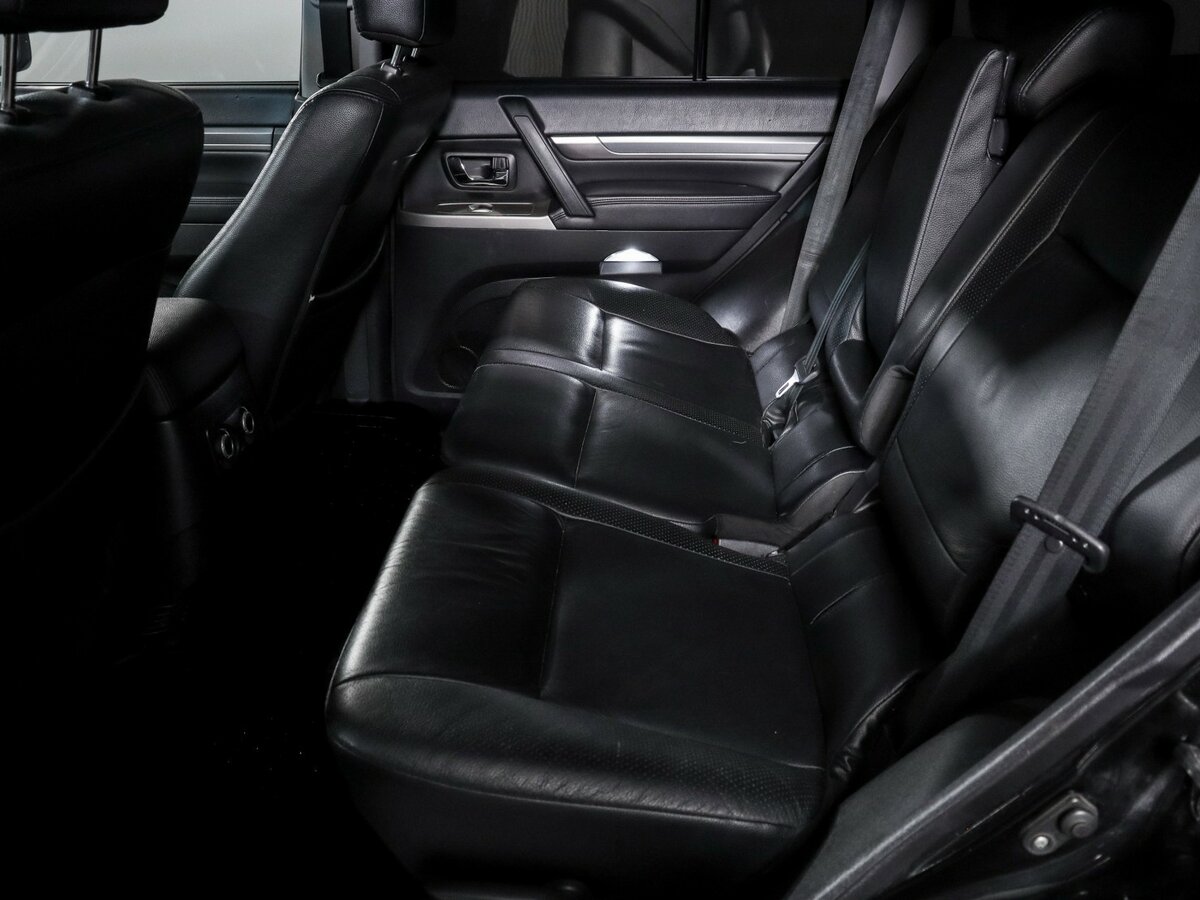 Б/У Митсубиши Паджеро 2012 года. Фото: #7