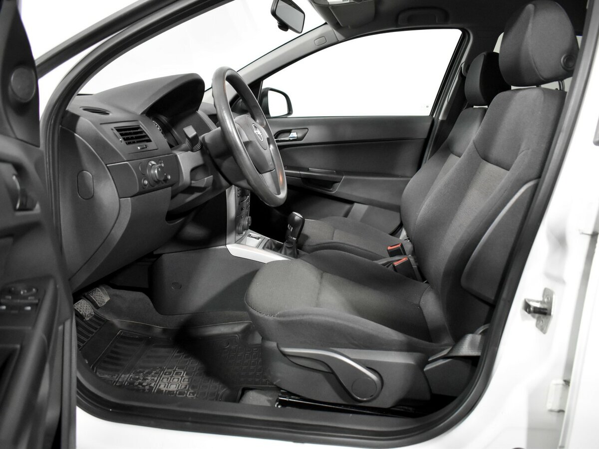 Б/У Опель Астра 2013 года. Фото: #8