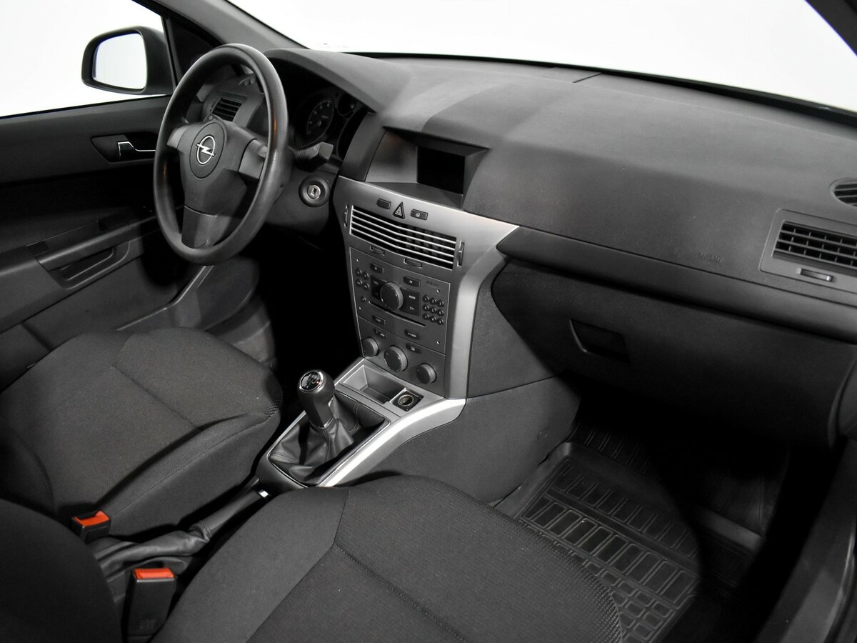 Б/У Опель Астра 2013 года. Фото: #11