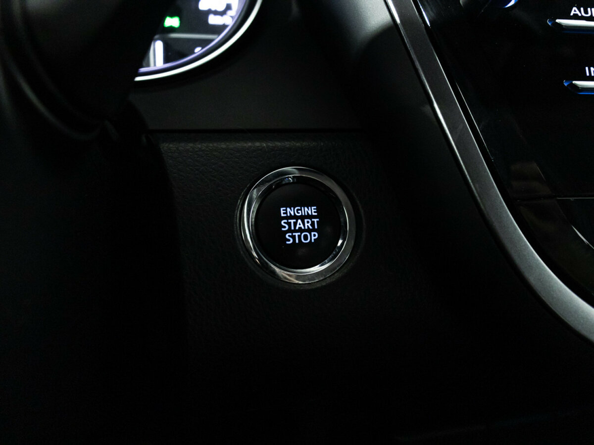 Б/У Тойота Камри 2018 года. Фото: #15