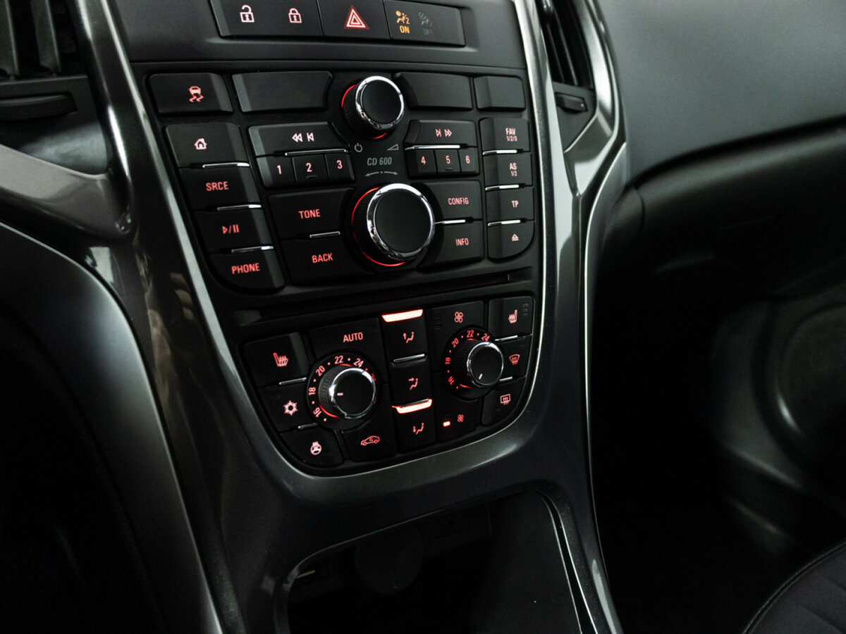 Б/У Опель Астра 2014 года. Фото: #14