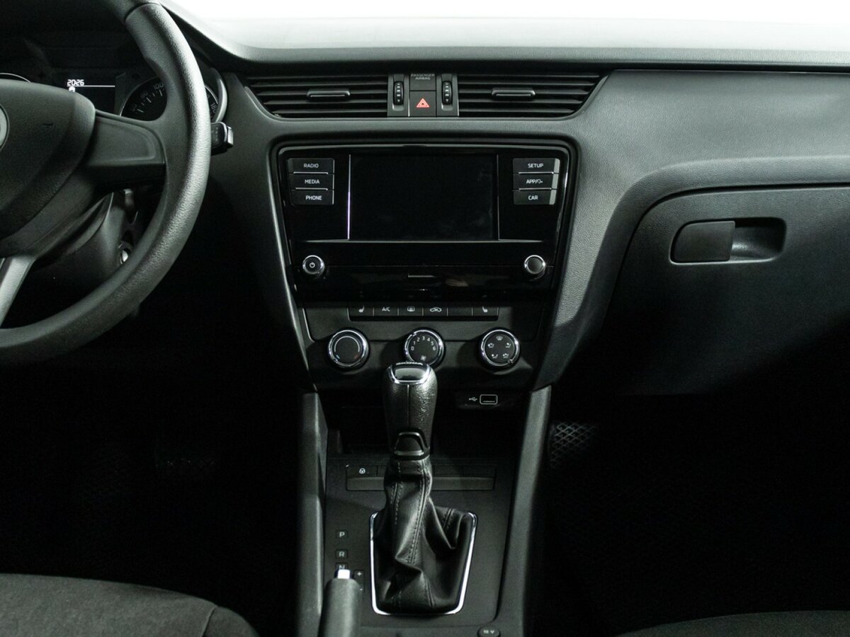 Б/У Шкода Октавия 2018 года. Фото: #12