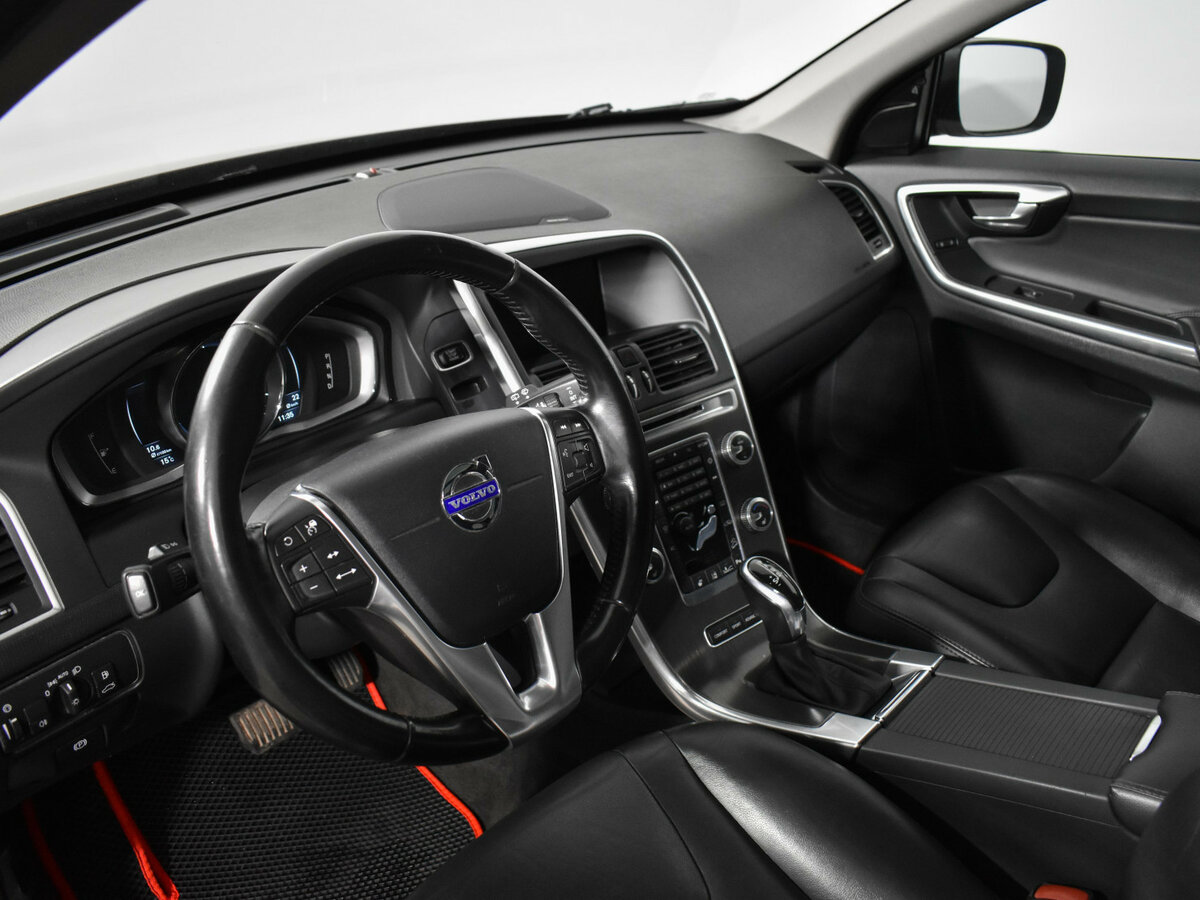 Б/У Вольво ИксЦ60 2015 года. Фото: #6