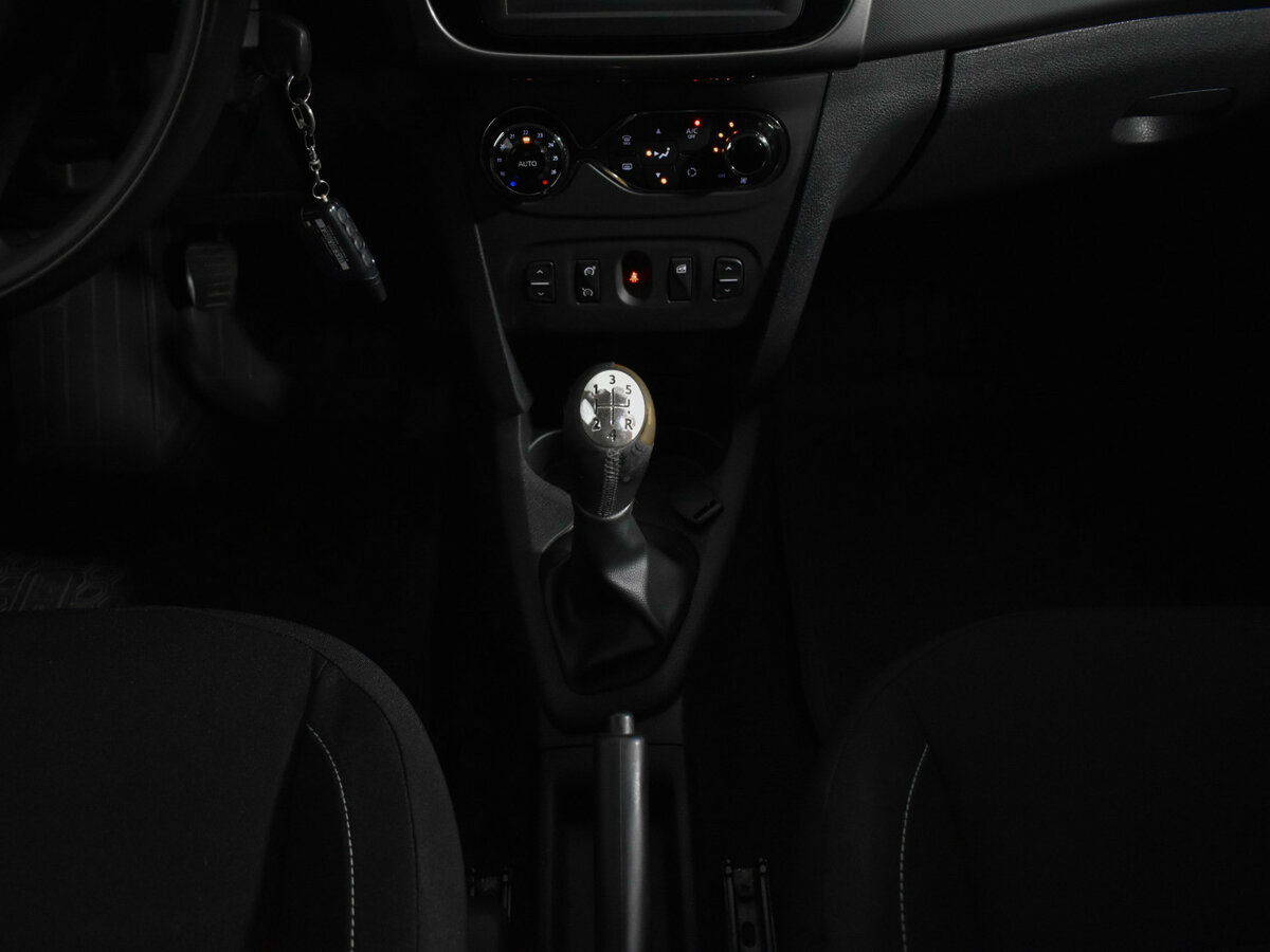 Б/У Рено Сандеро 2016 года. Фото: #11