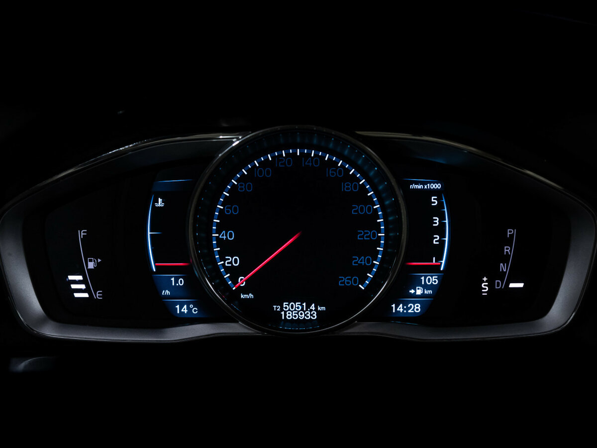 Б/У Вольво ИксЦ60 2014 года. Фото: #22