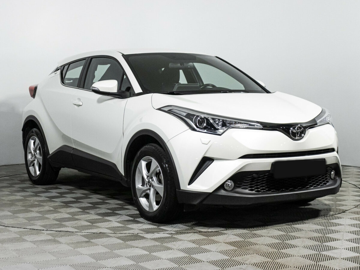 Toyota C-HR 2018 года с пробегом. Фото: #2