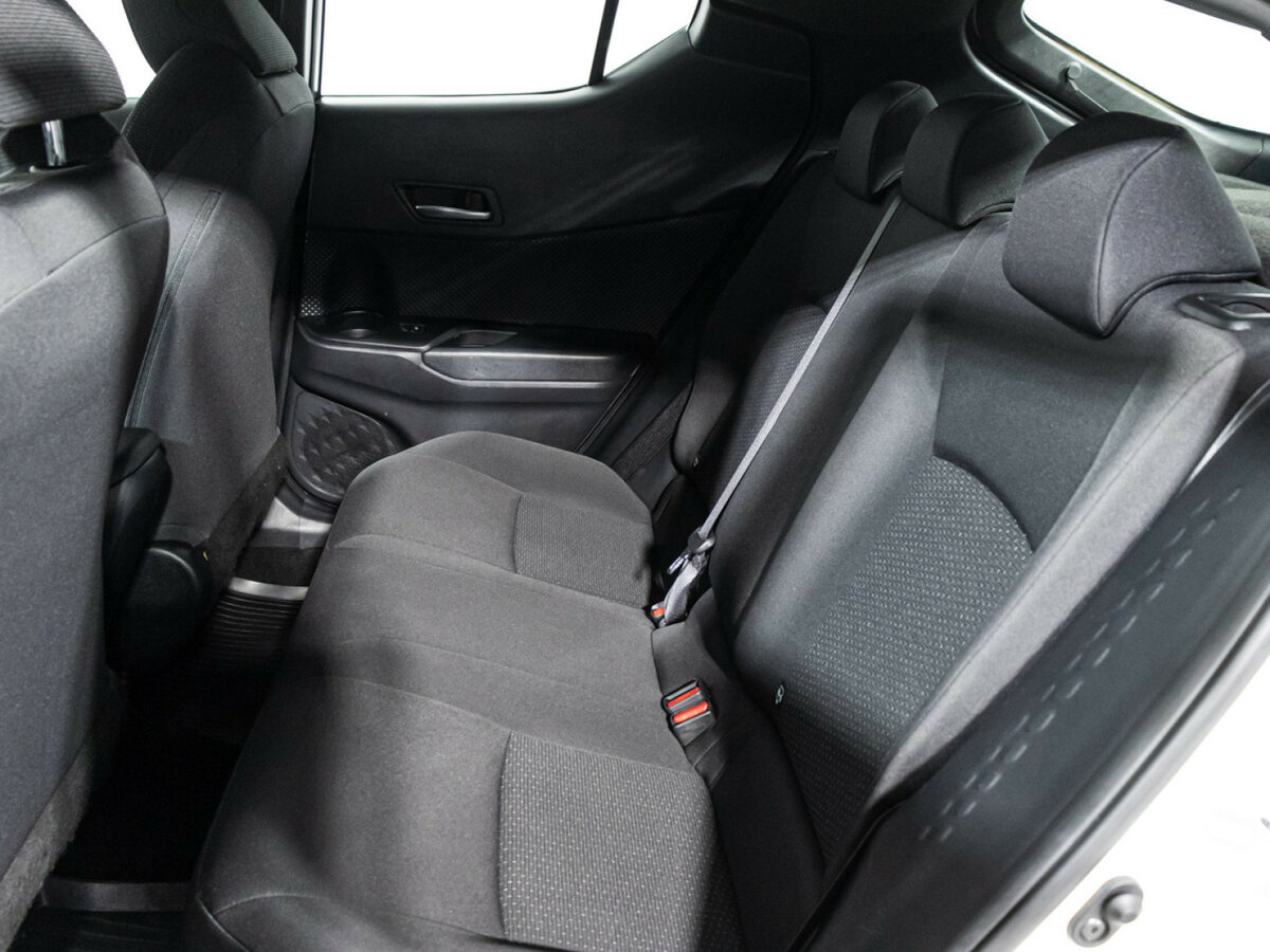 Toyota C-HR 2018 года с пробегом. Фото: #9