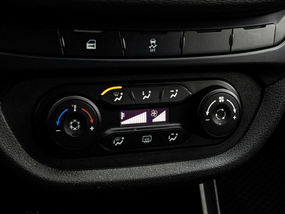 Lada (ВАЗ) Vesta 2017 года с пробегом. Фото: #9