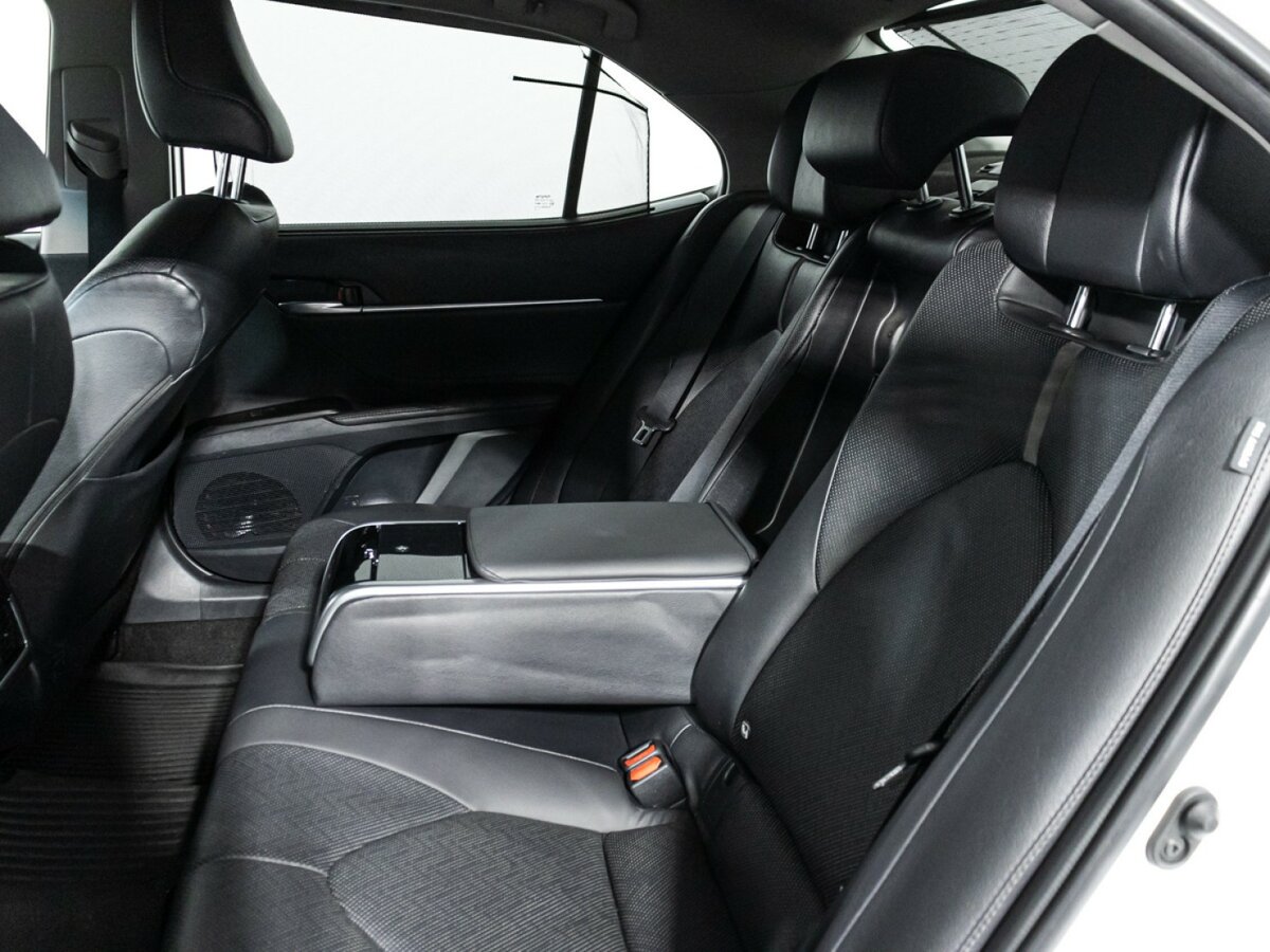 Б/У Тойота Камри 2021 года. Фото: #8