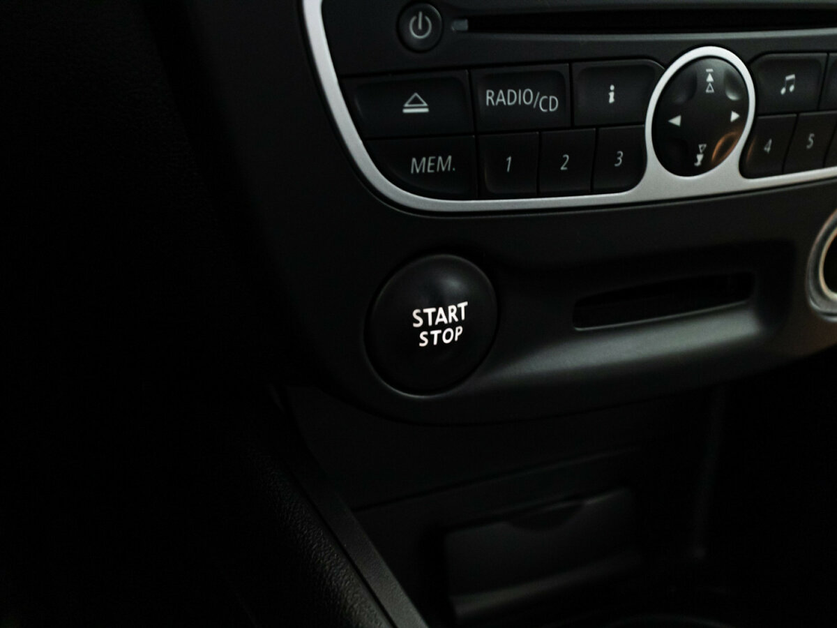 Renault Fluence 2012 года с пробегом. Фото: #14