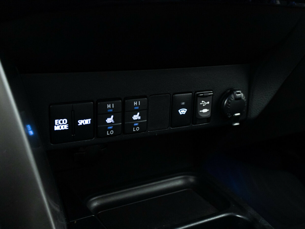 Б/У Тойота Рав4 2016 года. Фото: #17