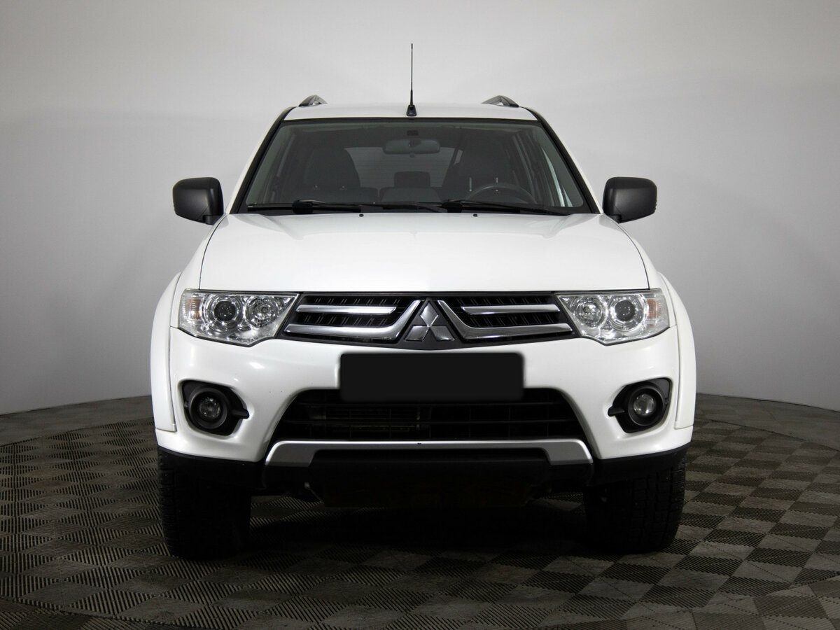 Mitsubishi Pajero Sport 2014 года с пробегом. Фото: #1