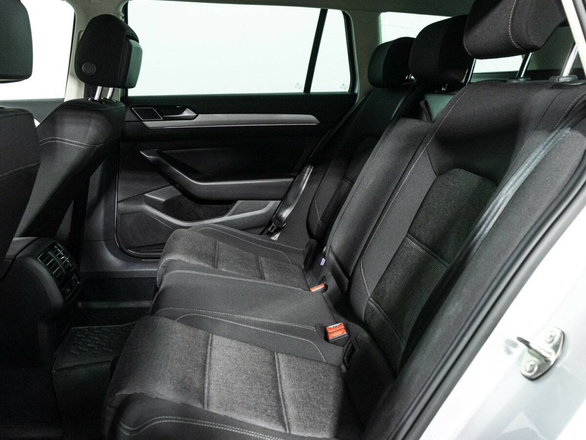 Б/У Фольксваген Пассат 2017 года. Фото: #9