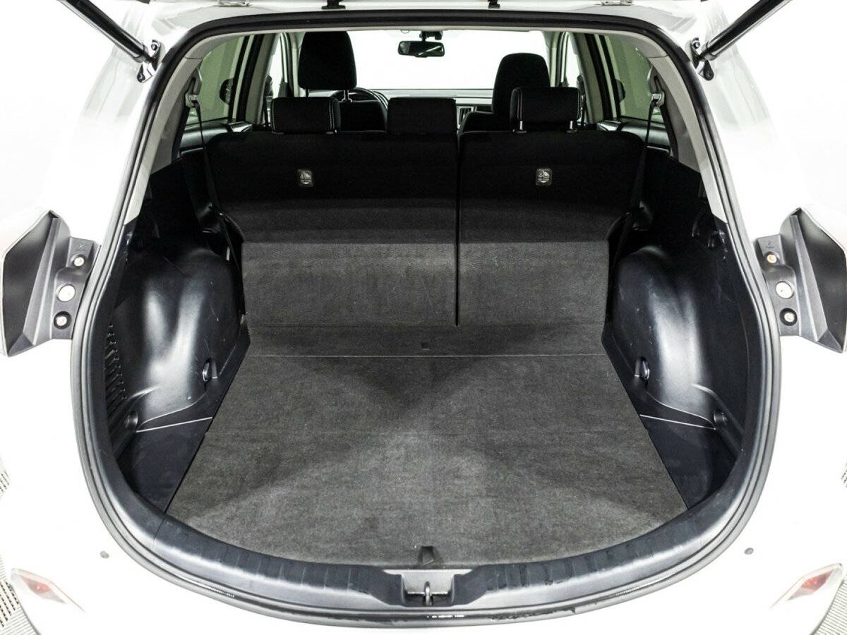 Б/У Тойота Рав4 2016 года. Фото: #11