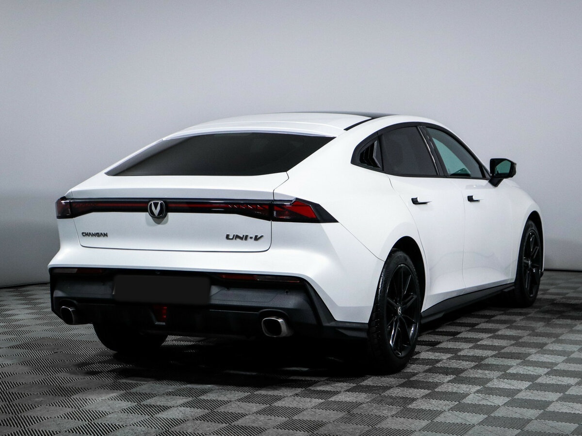 Changan UNI-V 2022 года с пробегом. Фото: #4