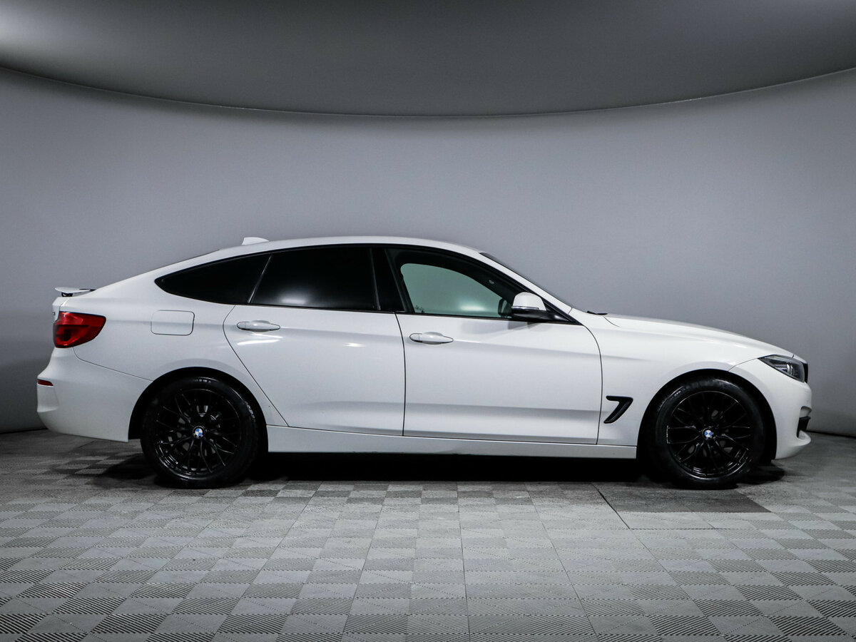 BMW 3 серии 2018 года с пробегом. Фото: #3